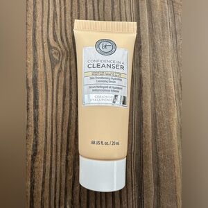 It Cosmetics confidence in a cleanser